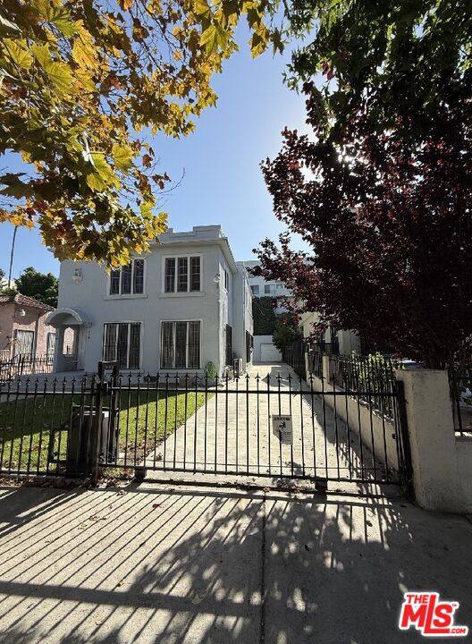 Apartment for rent at 734 S Gramercy Place #734, Los Angeles, CA 90005