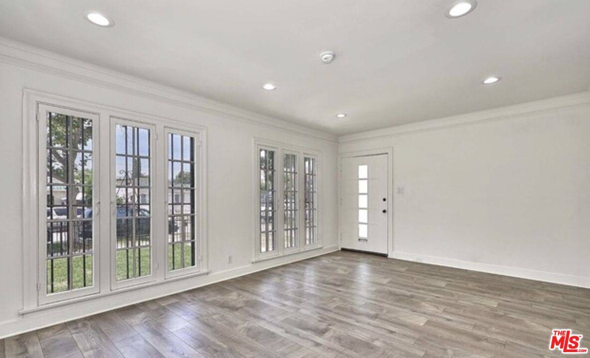 Apartment for rent at 734 S Gramercy Place #734, Los Angeles, CA 90005