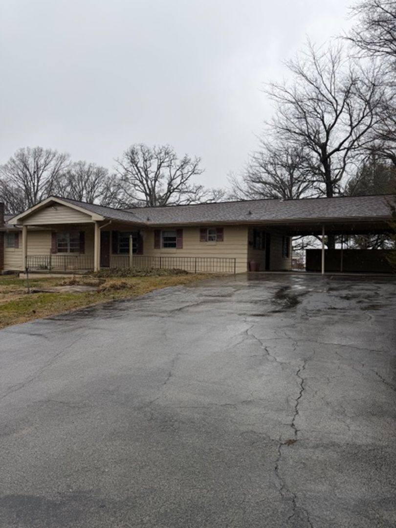 House for rent at 1701 Westside Dr, Maryville, TN 37801
