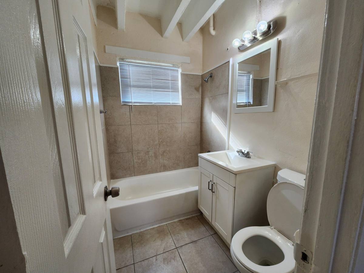 Apartment for rent at 512 19th St #512-2, West Palm Beach, FL 33407