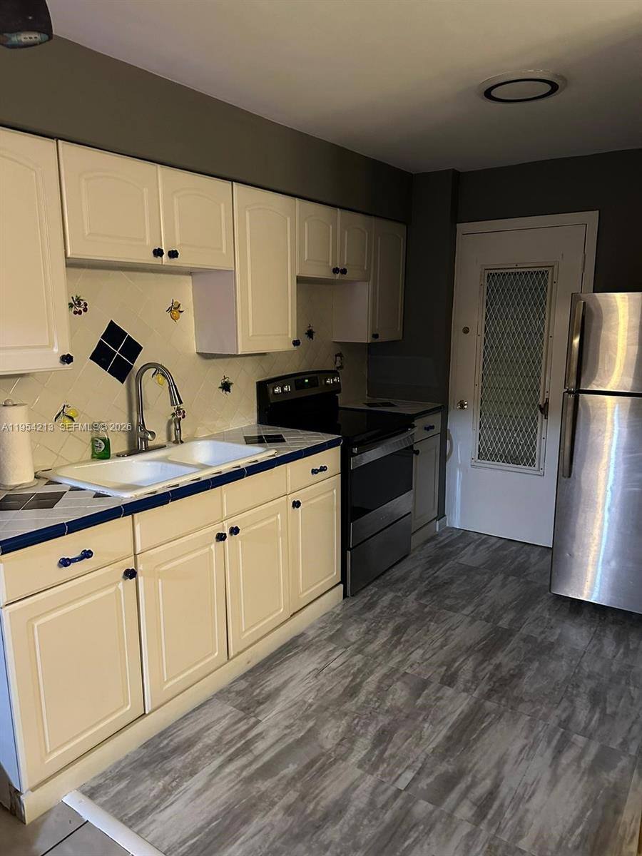 Apartment for rent at 1620 W Ave #605, Miami Beach, FL 33139