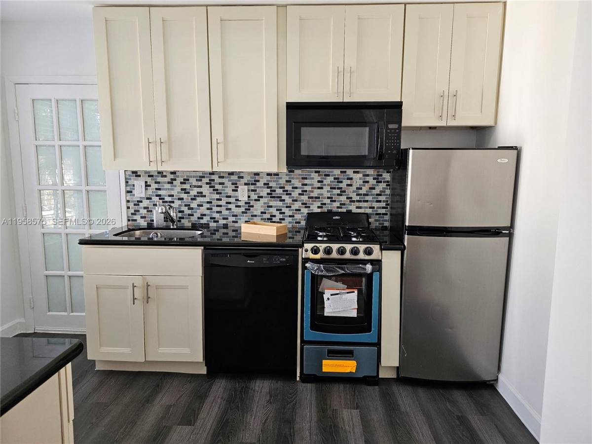 Apartment for rent at 622 15th St #622-3, Miami Beach, FL 33139