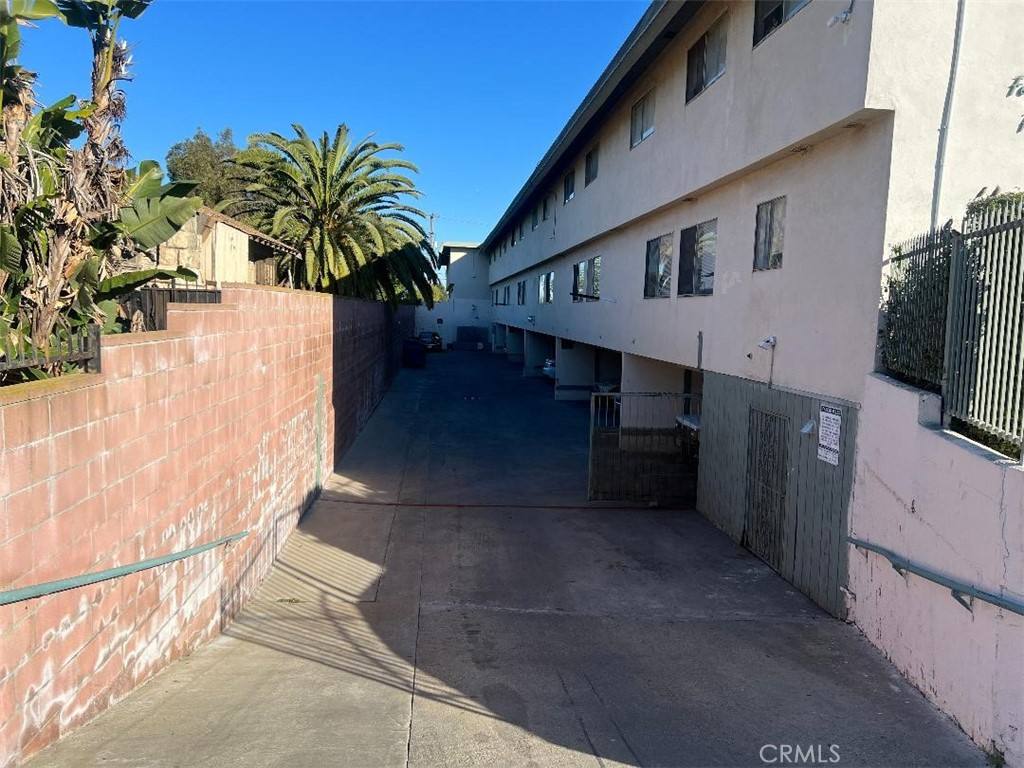 Apartment for rent at 1451 W 105th St #2, Los Angeles, CA 90047
