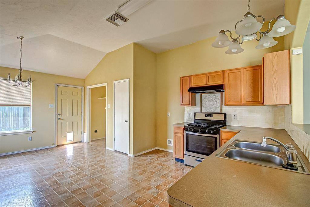 Apartment for rent at 21206 Wortham Oaks Dr, Humble, TX 77338