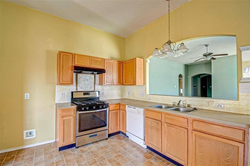Apartment for rent at 21206 Wortham Oaks Dr, Humble, TX 77338