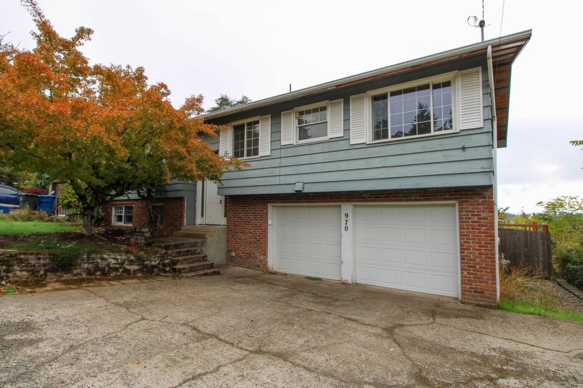 House for rent at 970 Cascade Dr NW, Salem, OR 97304