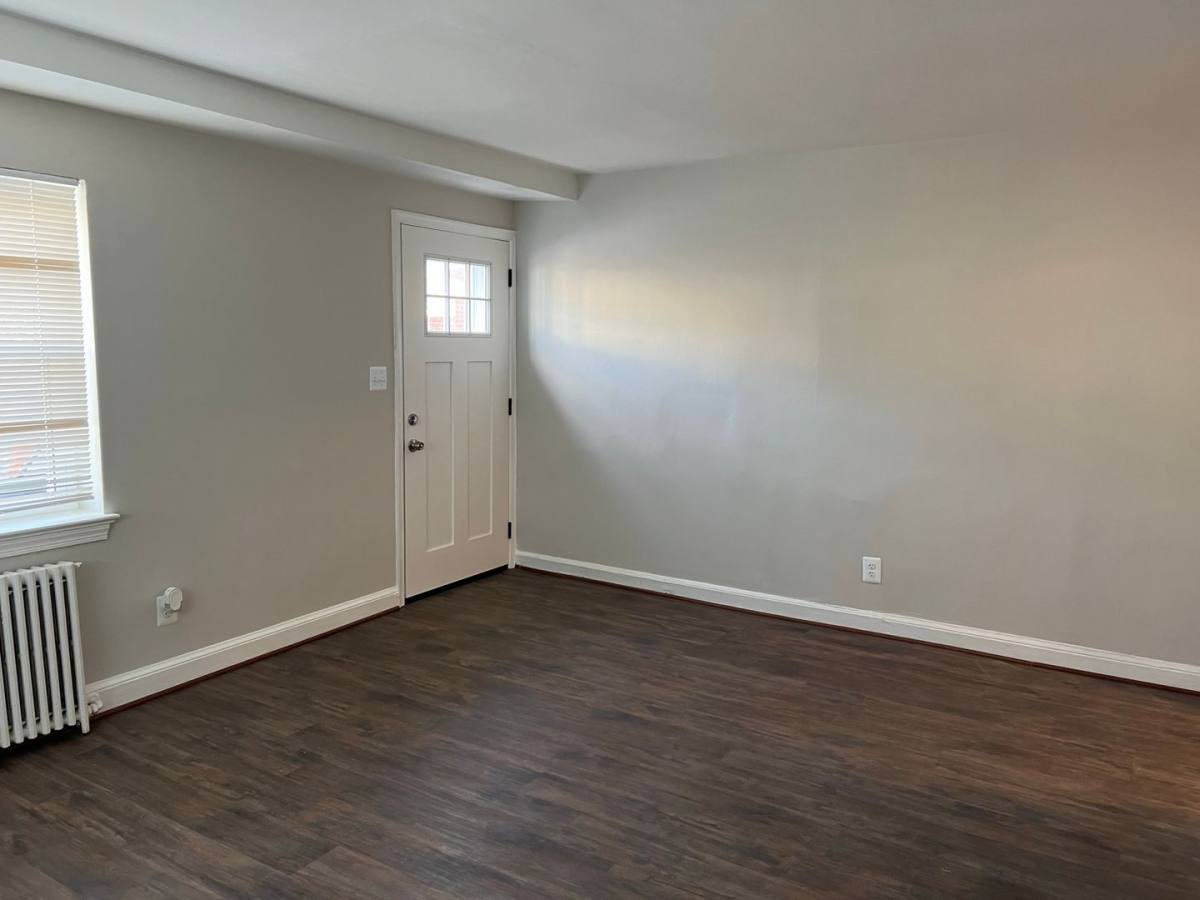 Apartment for rent at 40 N Summit Ave, Gaithersburg, MD 20877