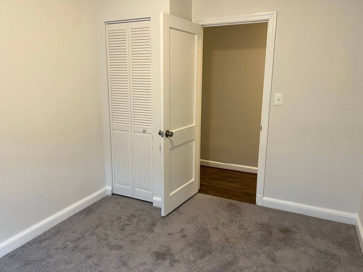 Apartment for rent at 40 N Summit Ave, Gaithersburg, MD 20877