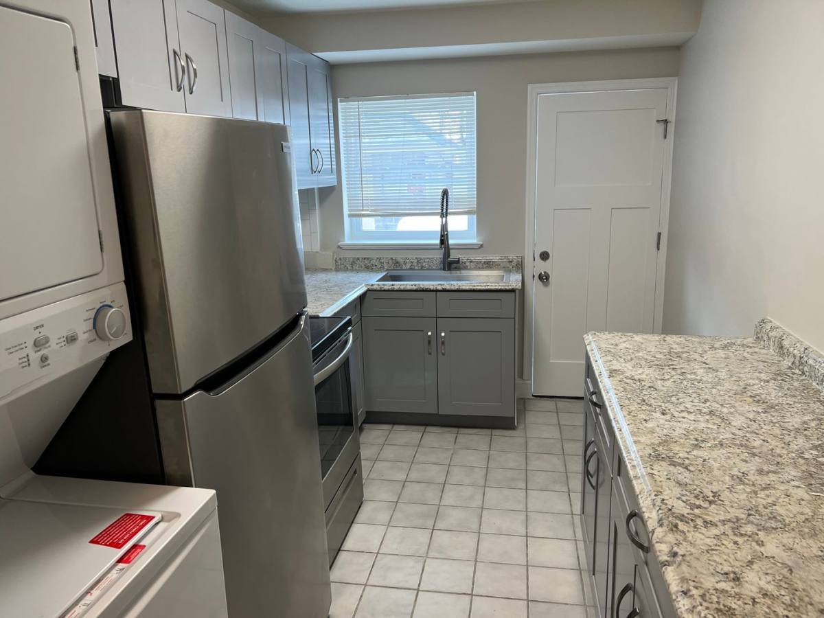 Apartment for rent at 40 N Summit Ave, Gaithersburg, MD 20877