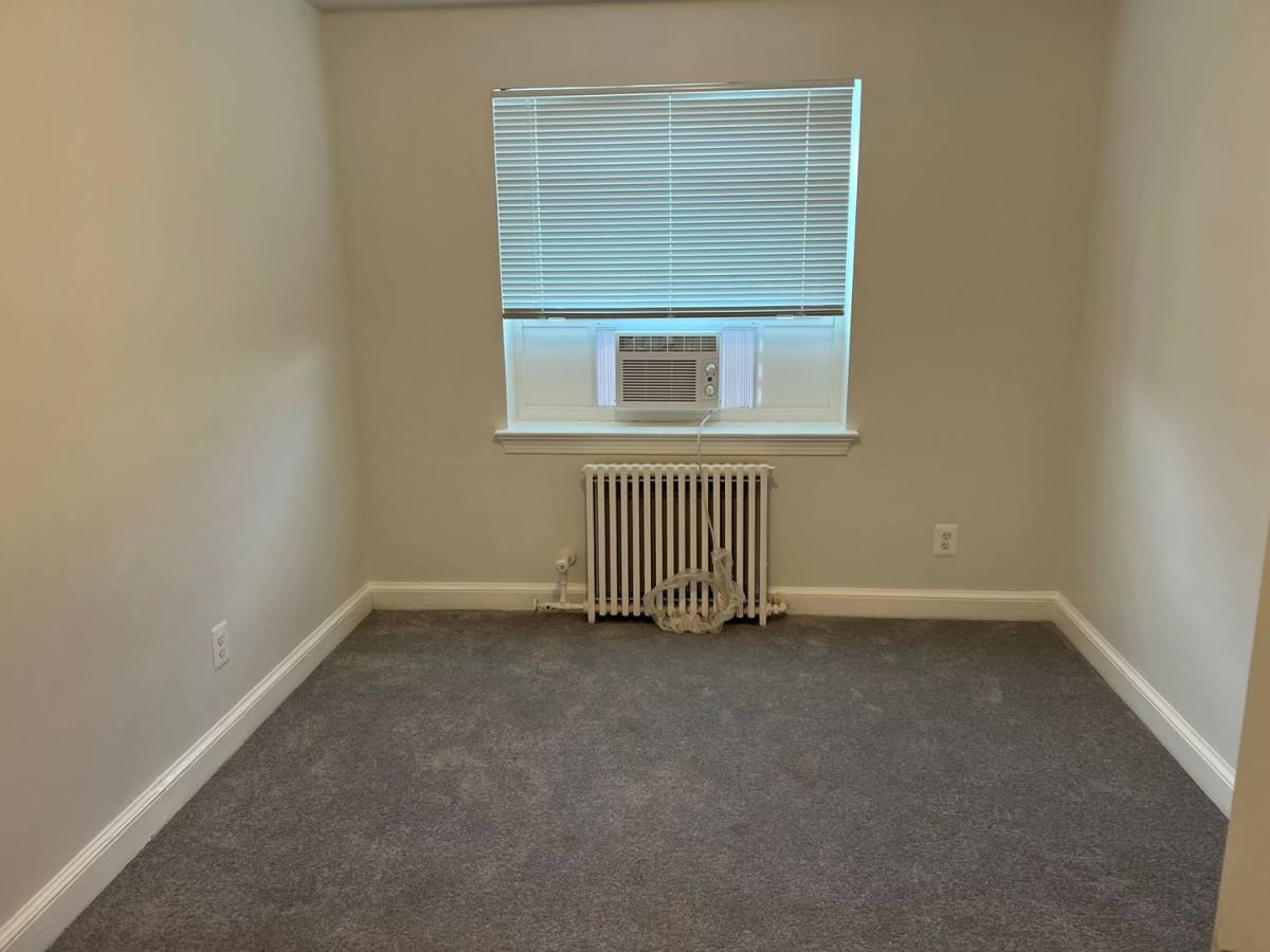 Apartment for rent at 40 N Summit Ave, Gaithersburg, MD 20877