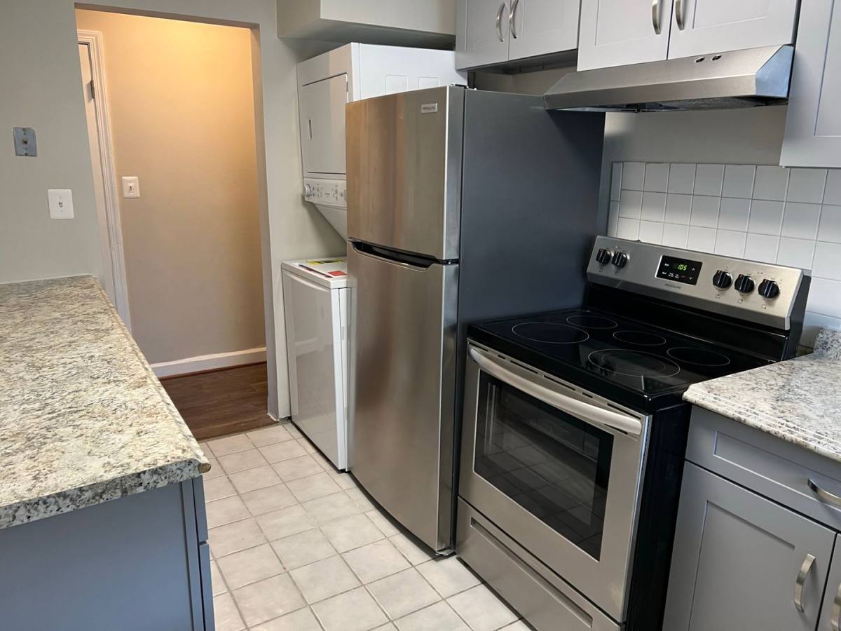 Apartment for rent at 40 N Summit Ave, Gaithersburg, MD 20877