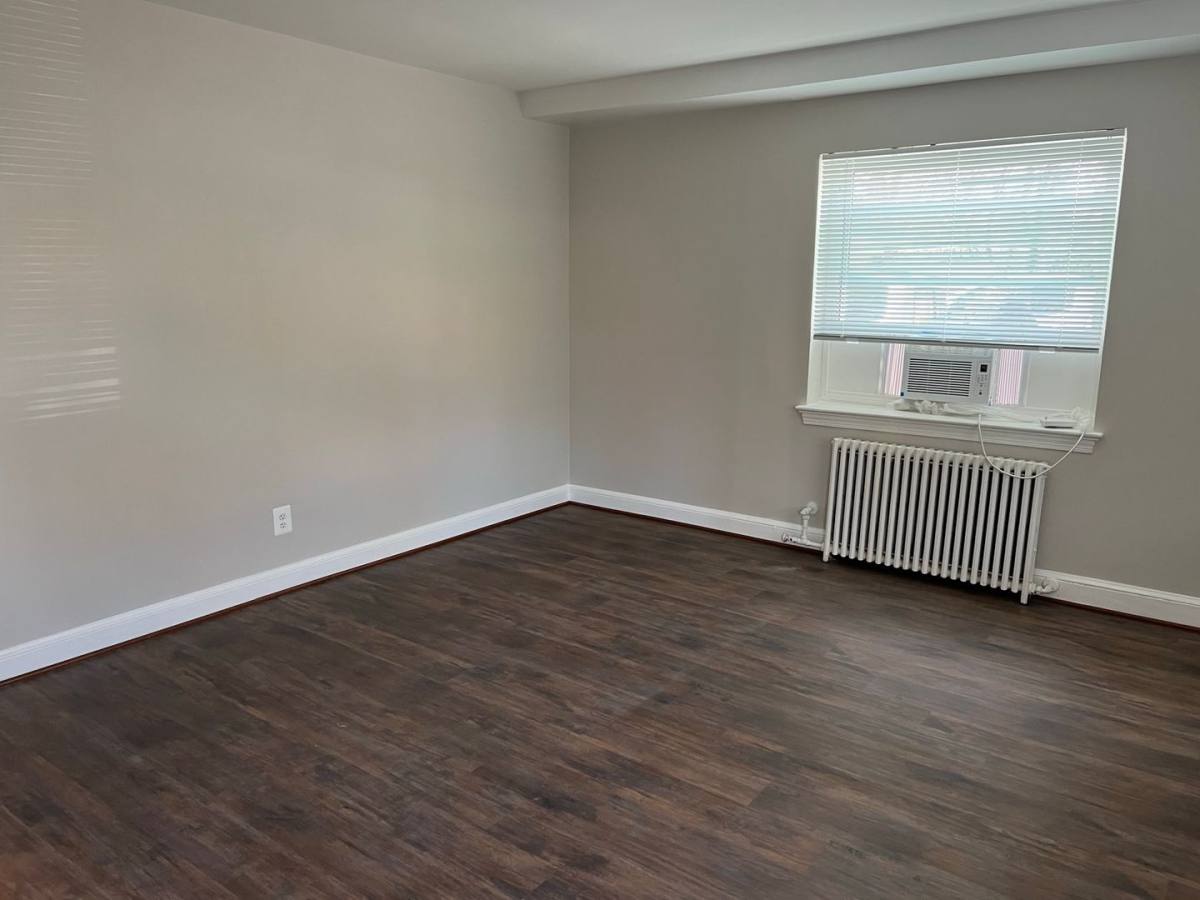 Apartment for rent at 40 N Summit Ave, Gaithersburg, MD 20877