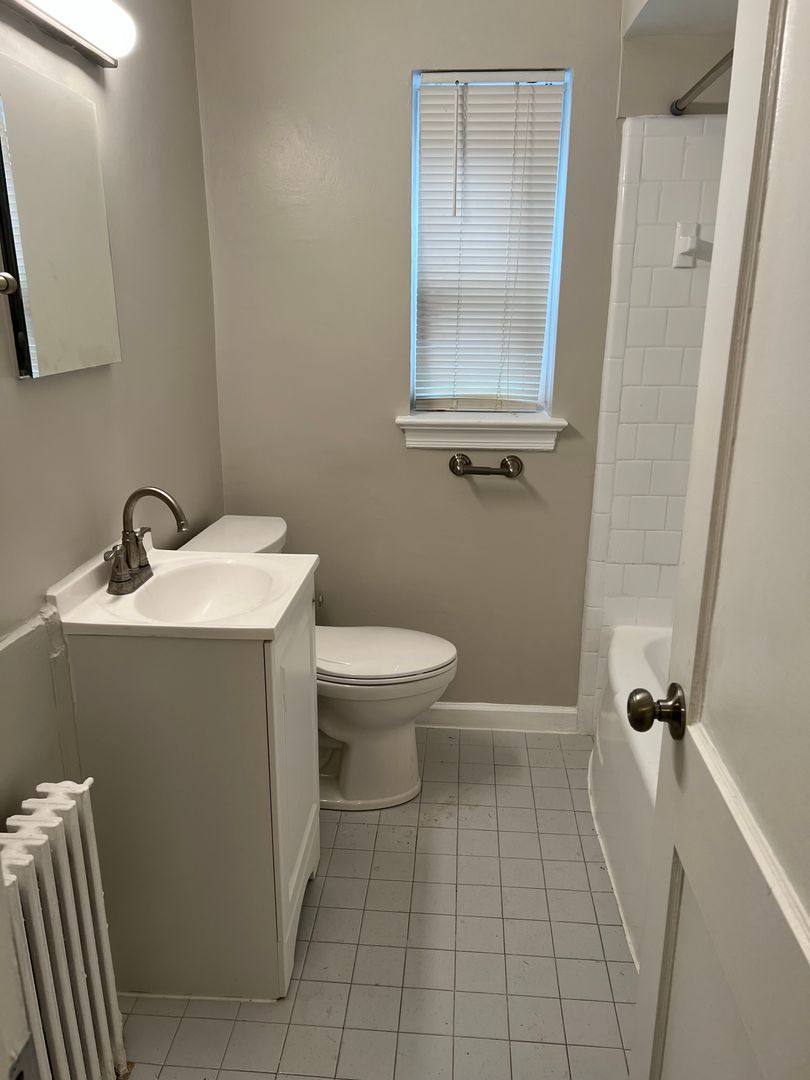 Apartment for rent at 40 N Summit Ave, Gaithersburg, MD 20877