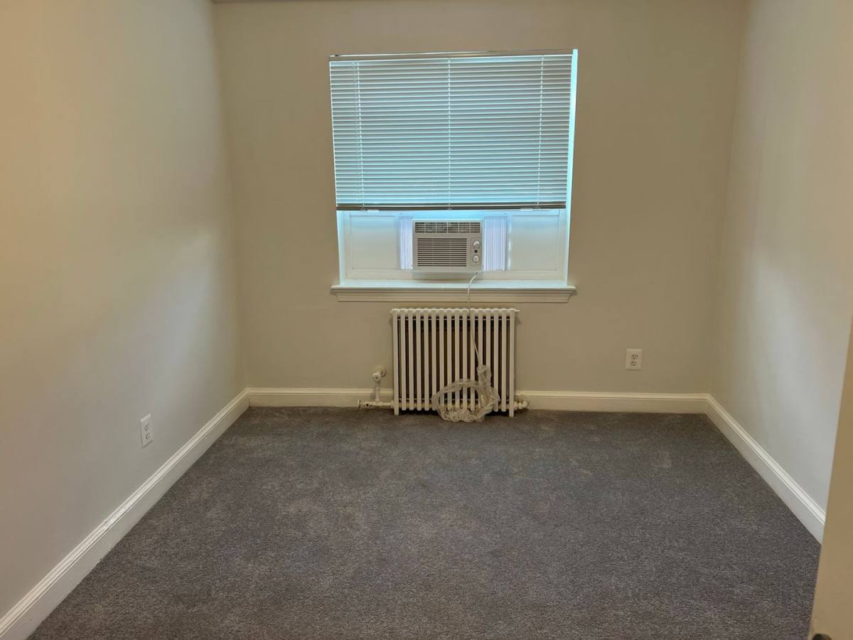 Apartment for rent at 40 N Summit Ave, Gaithersburg, MD 20877