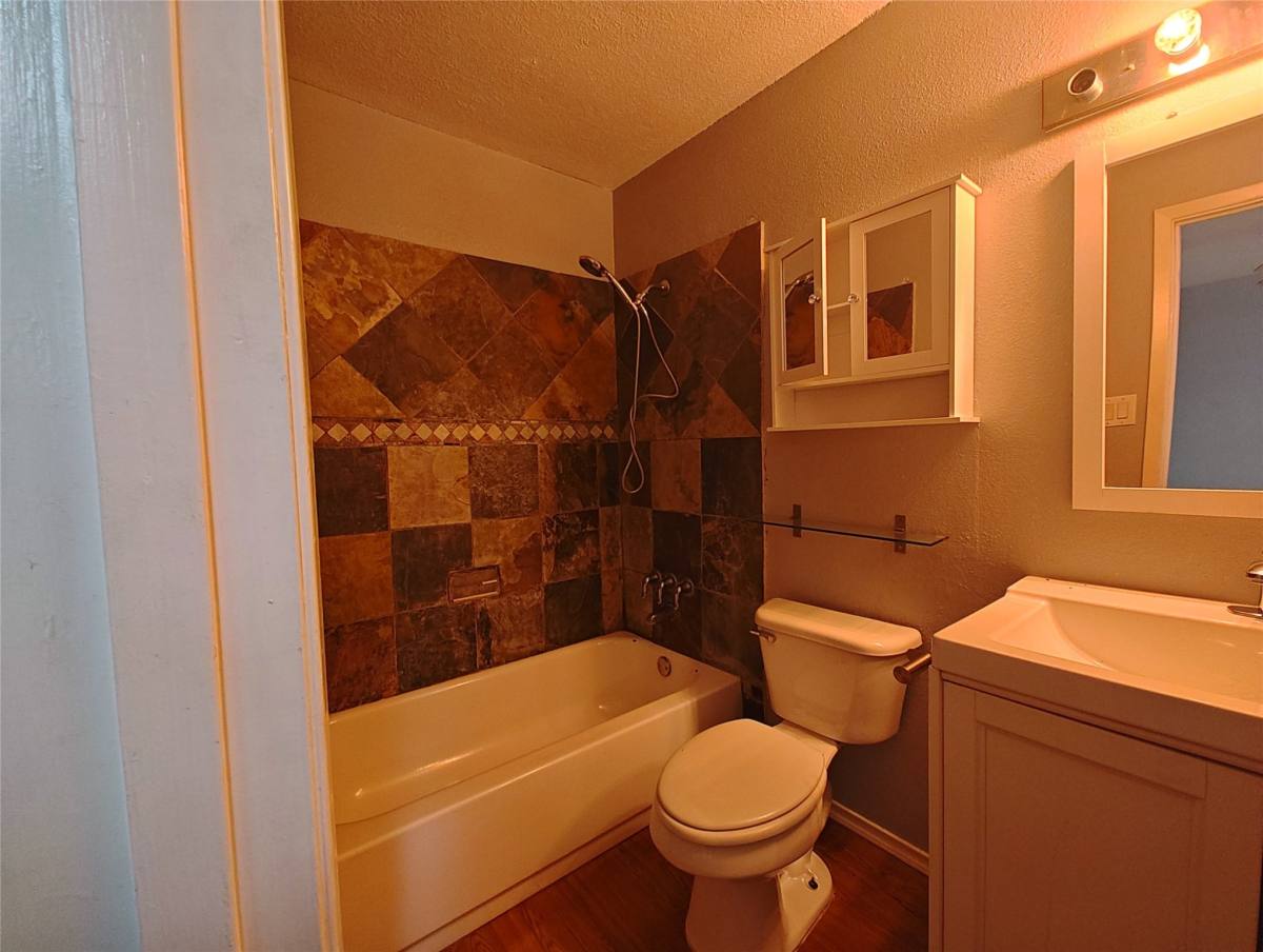 Apartment for rent at 10855 Meadowglen Lane #928, Houston, TX 77042
