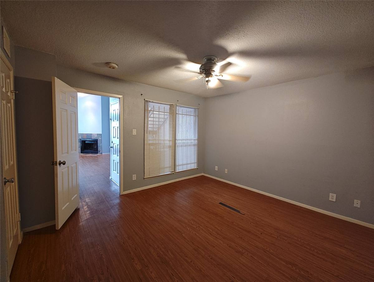 Apartment for rent at 10855 Meadowglen Lane #928, Houston, TX 77042
