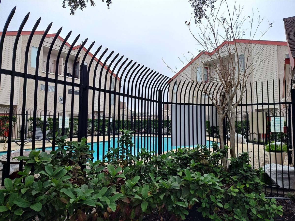 Apartment for rent at 10855 Meadowglen Lane #928, Houston, TX 77042