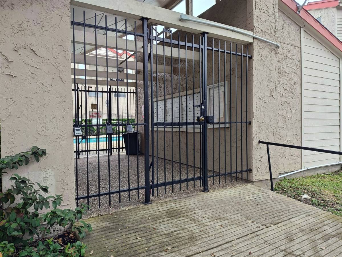 Apartment for rent at 10855 Meadowglen Lane #928, Houston, TX 77042