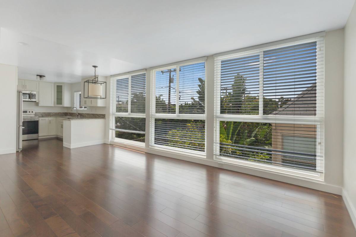 Apartment for rent at 350 S Reeves, Beverly Hills, CA 90212