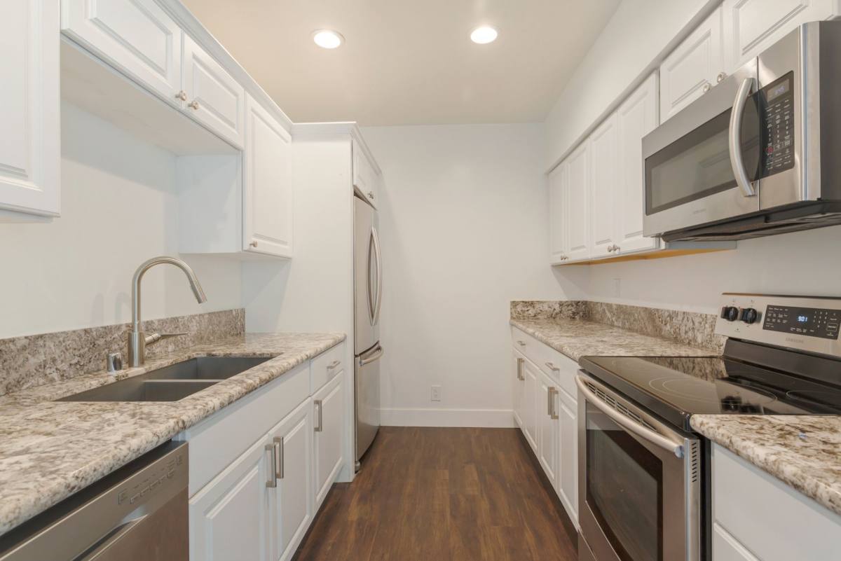 Apartment for rent at 350 S Reeves, Beverly Hills, CA 90212