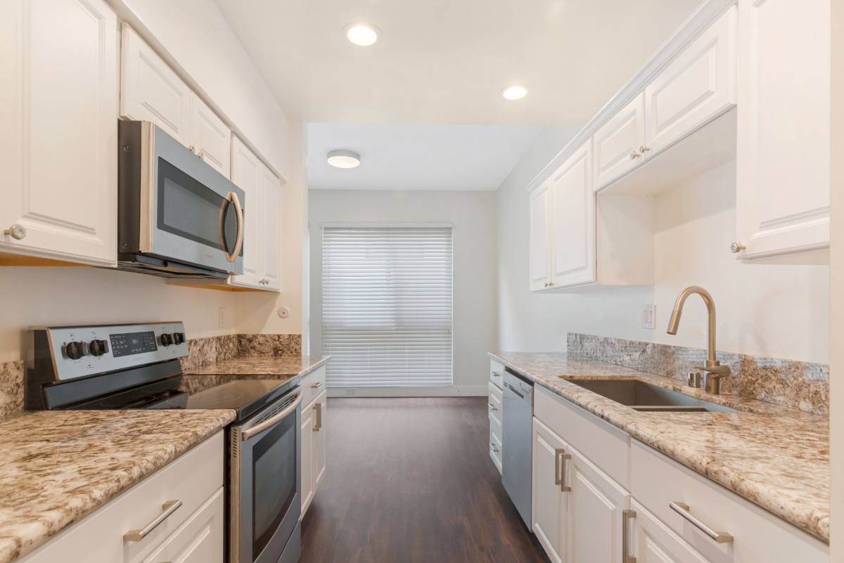 Apartment for rent at 350 S Reeves, Beverly Hills, CA 90212