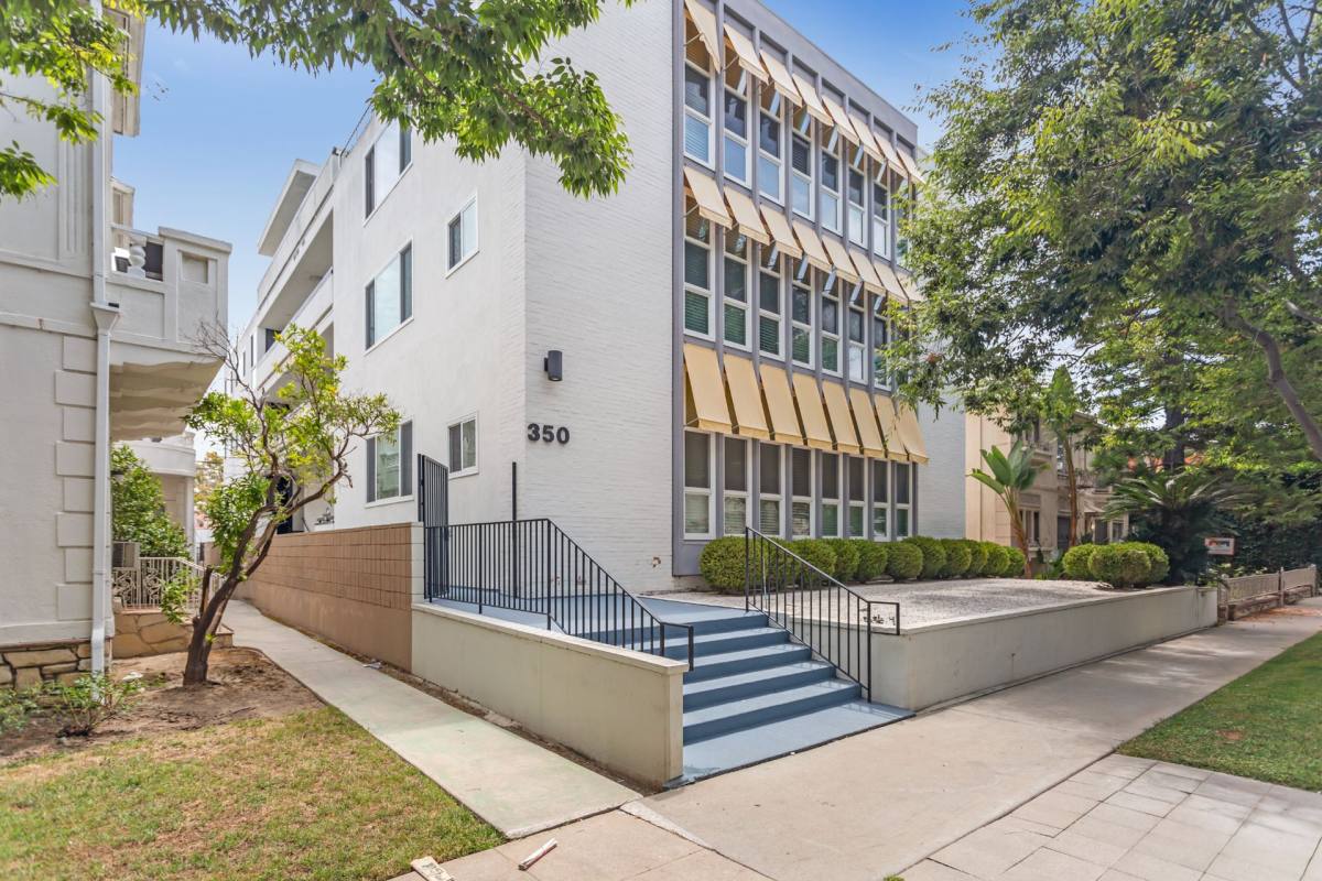 Apartment for rent at 350 S Reeves, Beverly Hills, CA 90212