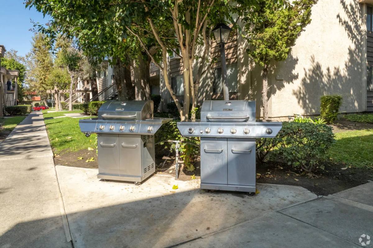 Apartment for rent at 1410-1450 E Grove Ave, Orange, CA 92865