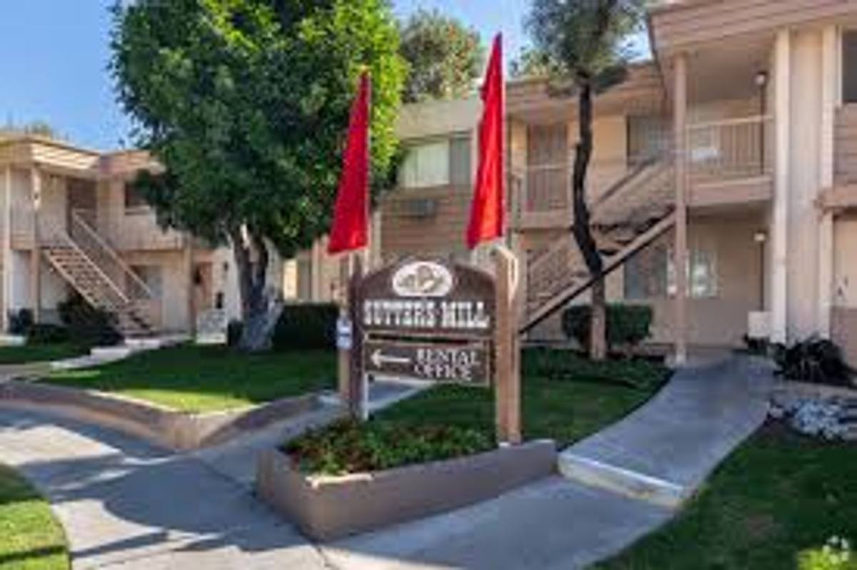 Apartment for rent at 1410-1450 E Grove Ave, Orange, CA 92865