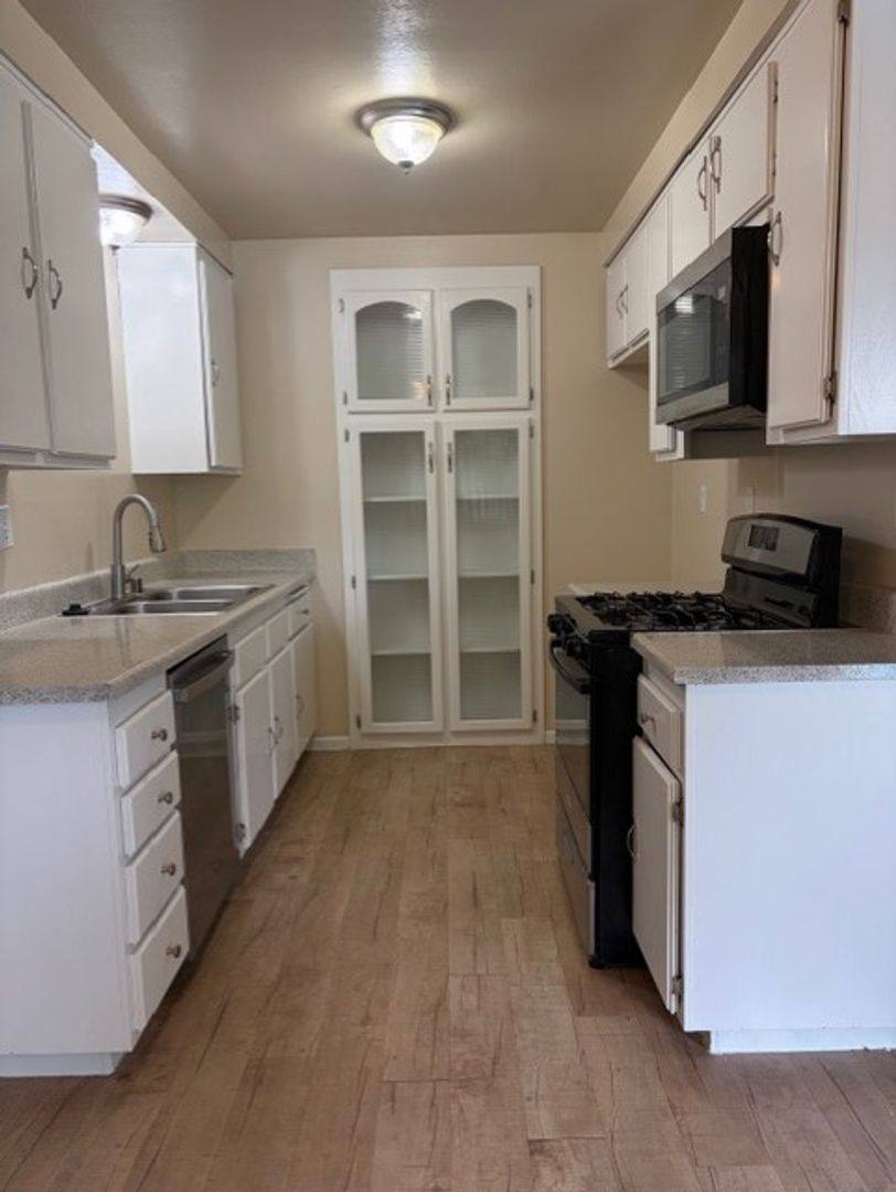 Apartment for rent at 1410-1450 E Grove Ave, Orange, CA 92865