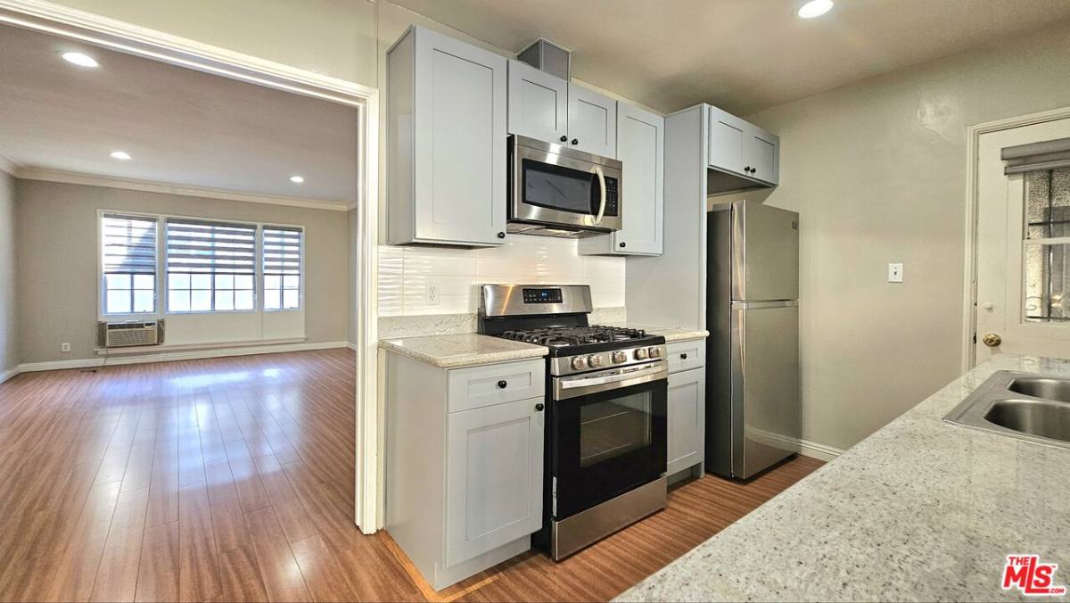 Apartment for rent at 1020 S Norton Ave #1020B, Los Angeles, CA 90019