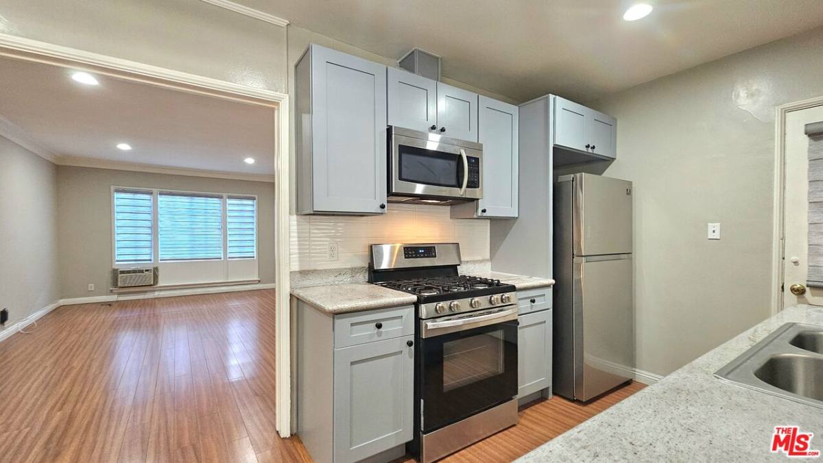 Apartment for rent at 1020 S Norton Ave #1020B, Los Angeles, CA 90019