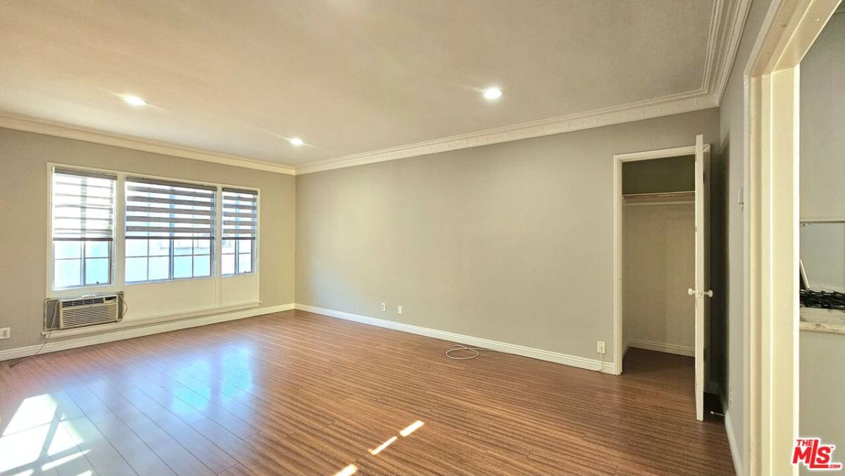 Apartment for rent at 1020 S Norton Ave #1020B, Los Angeles, CA 90019