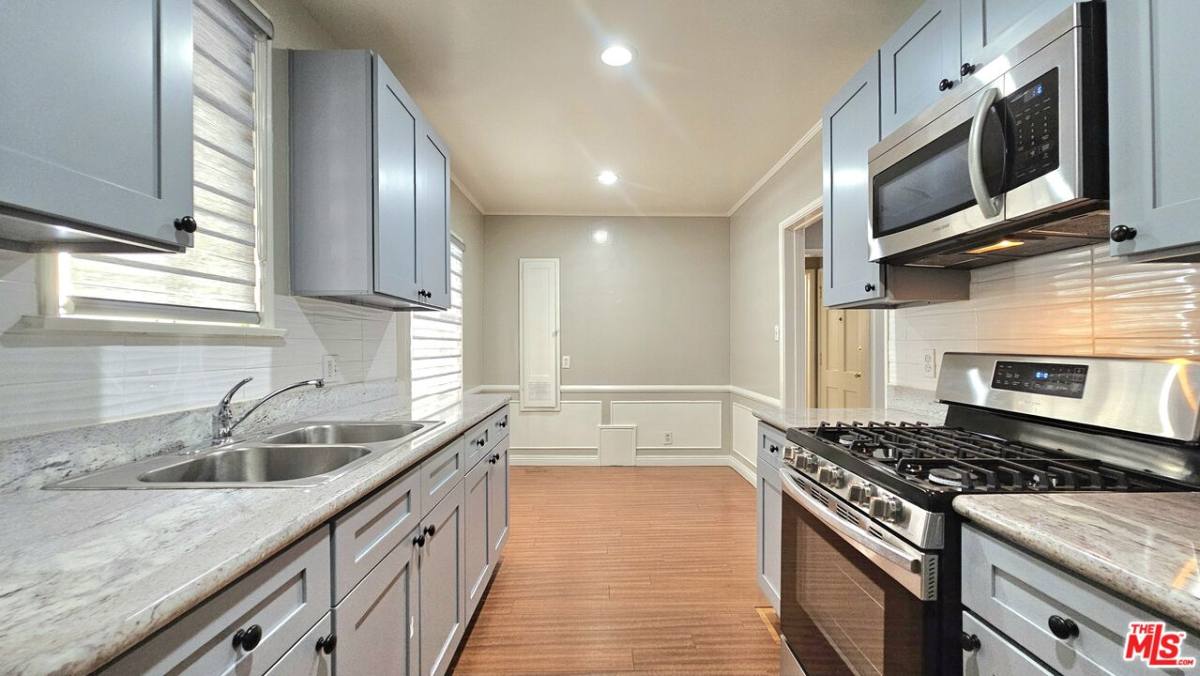 Apartment for rent at 1020 S Norton Ave #1020B, Los Angeles, CA 90019