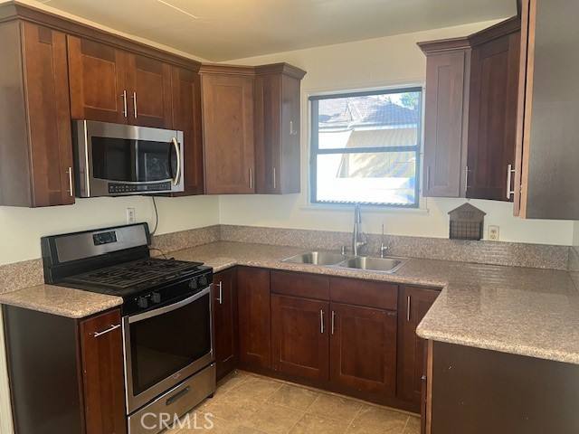 Apartment for rent at 17652 Delano St, Encino, CA 91316