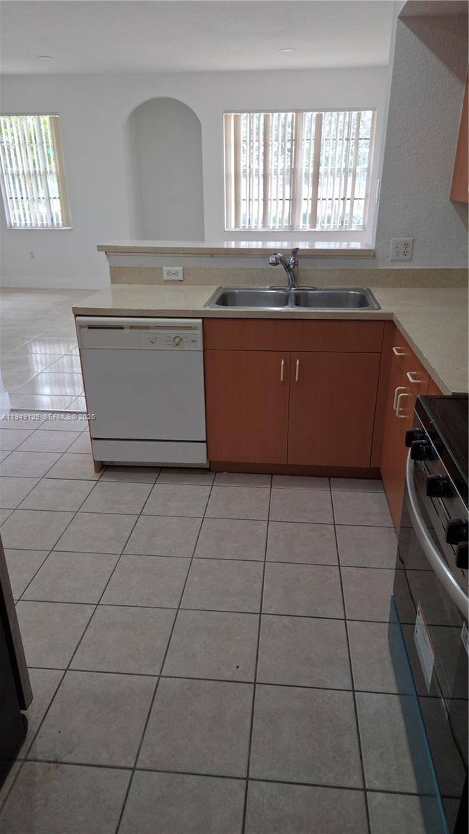 Apartment for rent at 2101 Belmont Lane, Pompano Beach, FL 33068