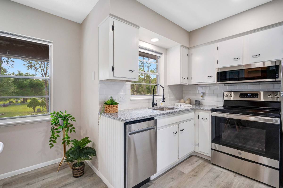 Apartment for rent at 2001 Glenridge Way, Winter Park, FL 32792