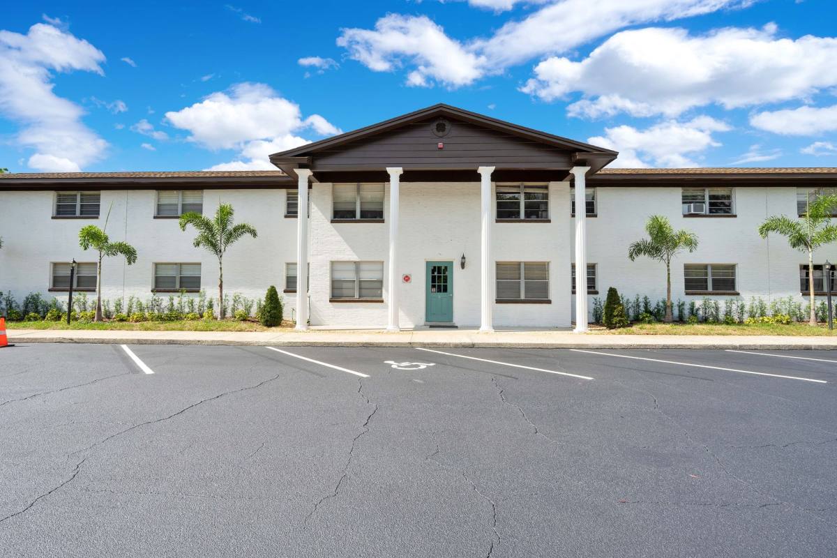 Apartment for rent at 2001 Glenridge Way, Winter Park, FL 32792