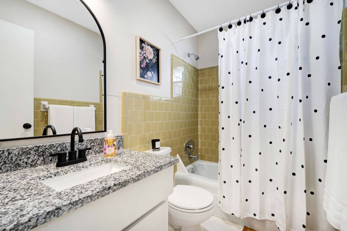 Apartment for rent at 2001 Glenridge Way, Winter Park, FL 32792