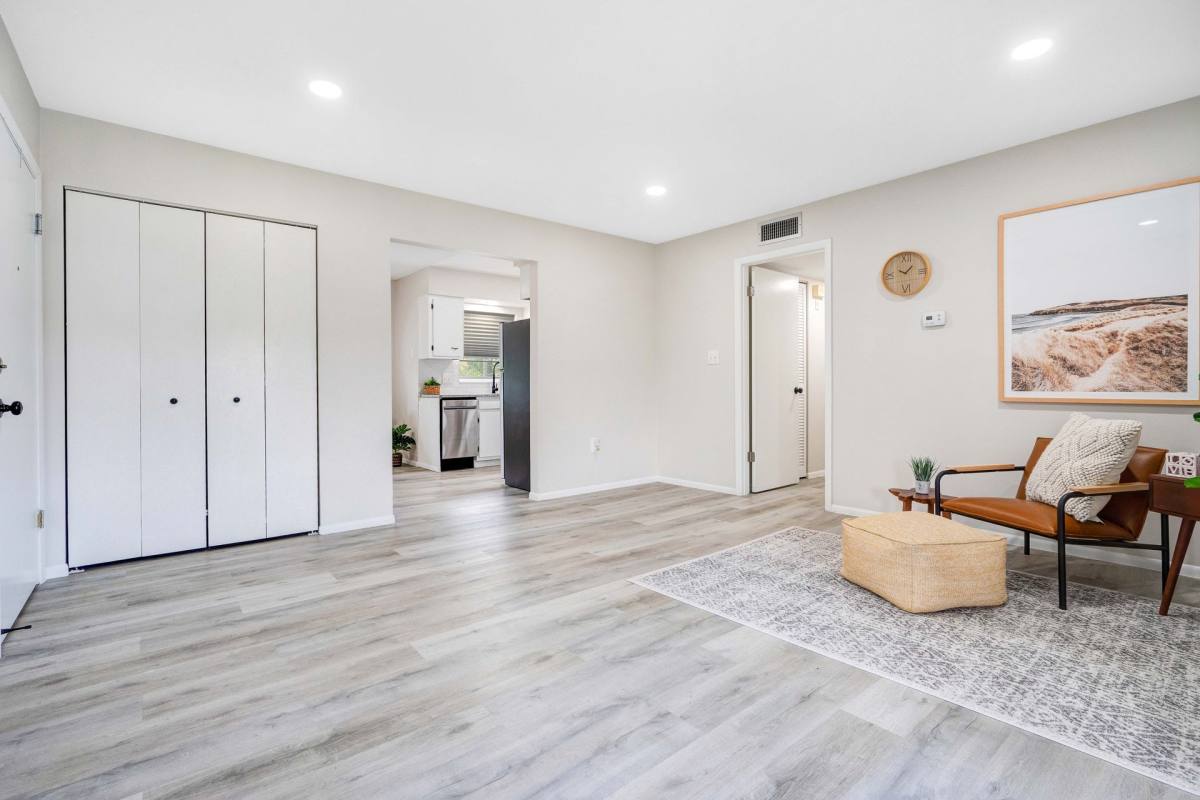 Apartment for rent at 2001 Glenridge Way, Winter Park, FL 32792