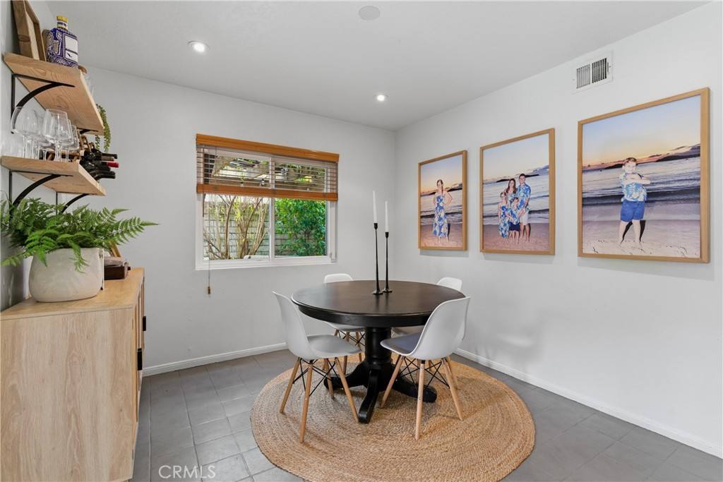 Apartment for rent at 4302 Oak Glen St, Calabasas, CA 91302