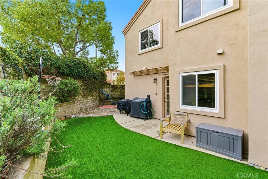 Apartment for rent at 4302 Oak Glen St, Calabasas, CA 91302