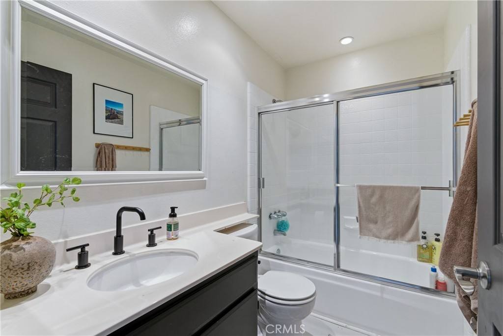 Apartment for rent at 4302 Oak Glen St, Calabasas, CA 91302