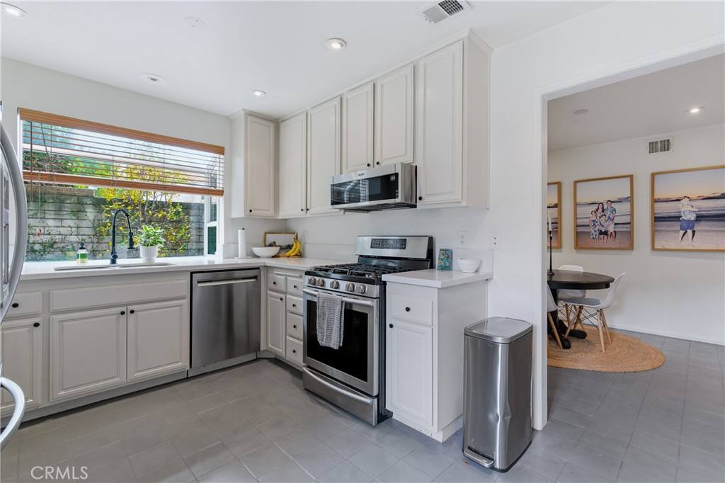 Apartment for rent at 4302 Oak Glen St, Calabasas, CA 91302