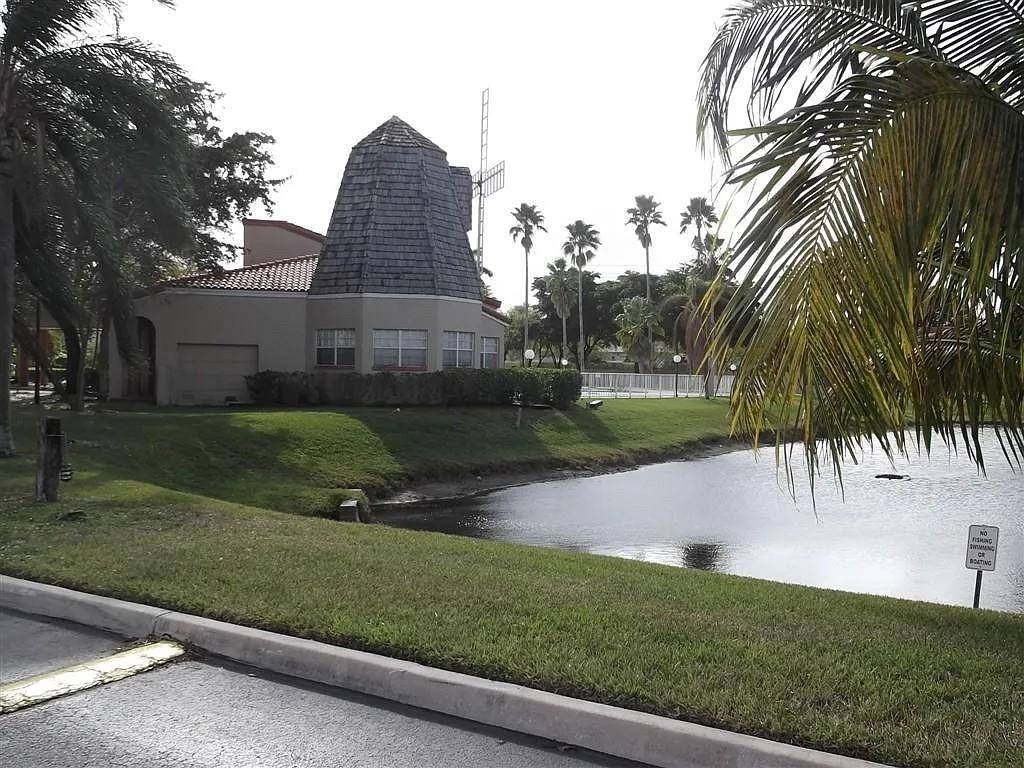 Apartment for rent at 334 SW 86th Ave #102, Hollywood, FL 33025