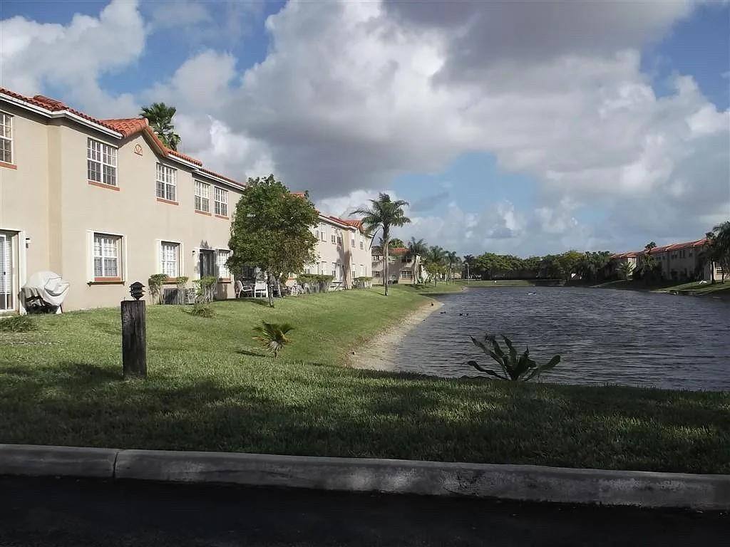 Apartment for rent at 334 SW 86th Ave #102, Hollywood, FL 33025