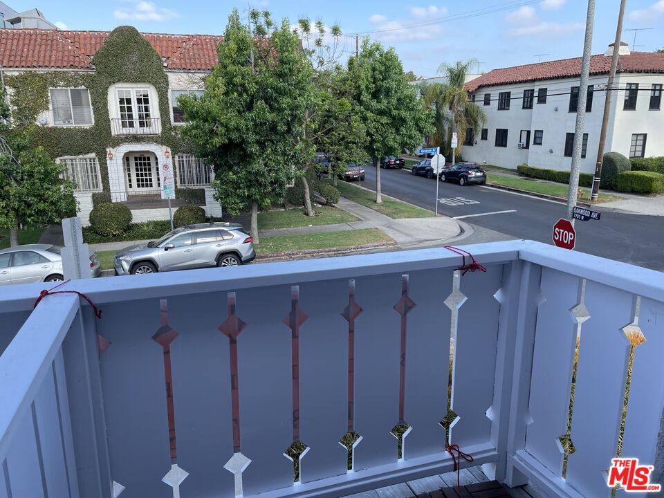 Apartment for rent at 368 N Genesee Ave #368-2, Los Angeles, CA 90036