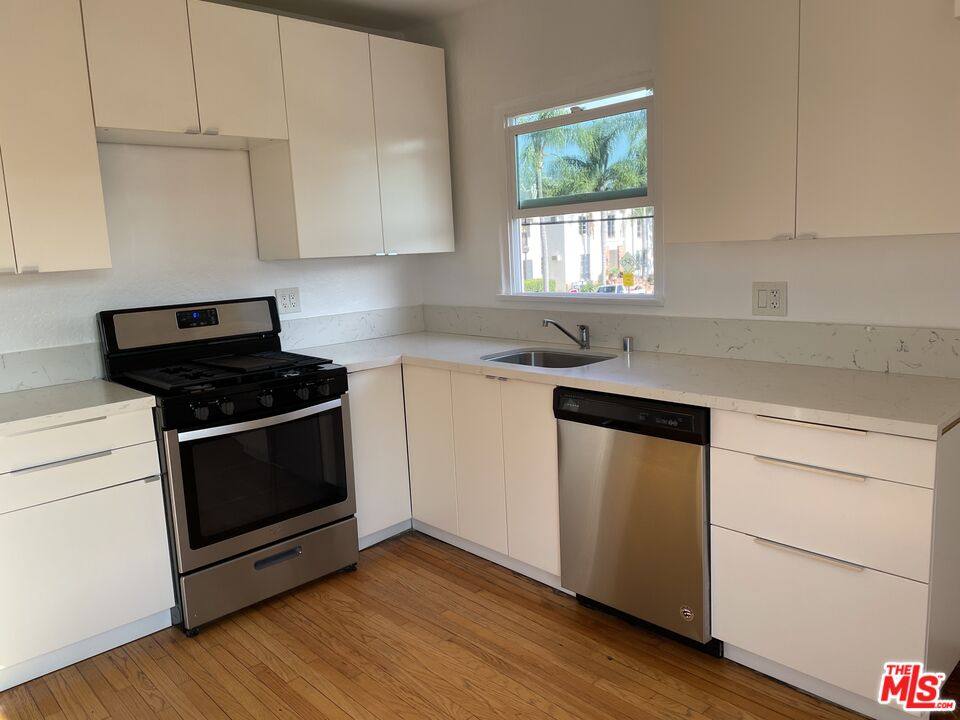 Apartment for rent at 368 N Genesee Ave #368-2, Los Angeles, CA 90036