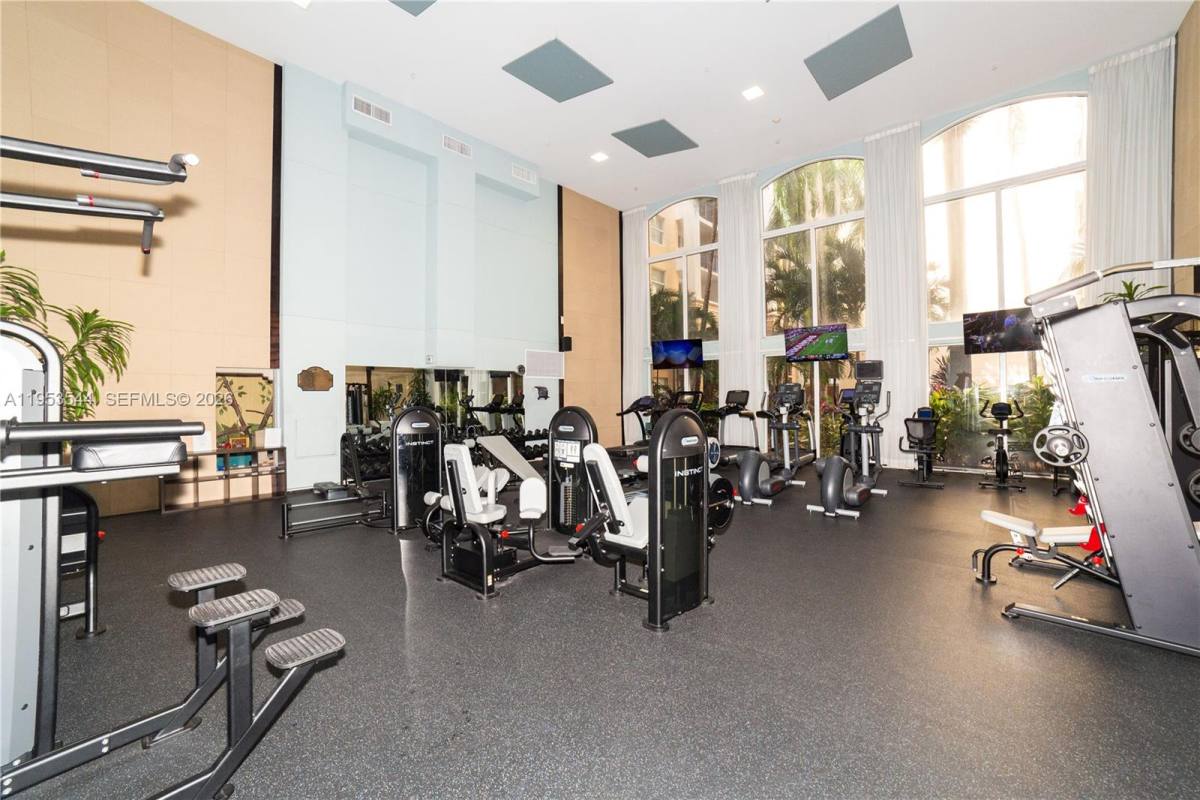 Apartment for rent at 17125 N Bay Rd #3404, North Miami Beach, FL 33160