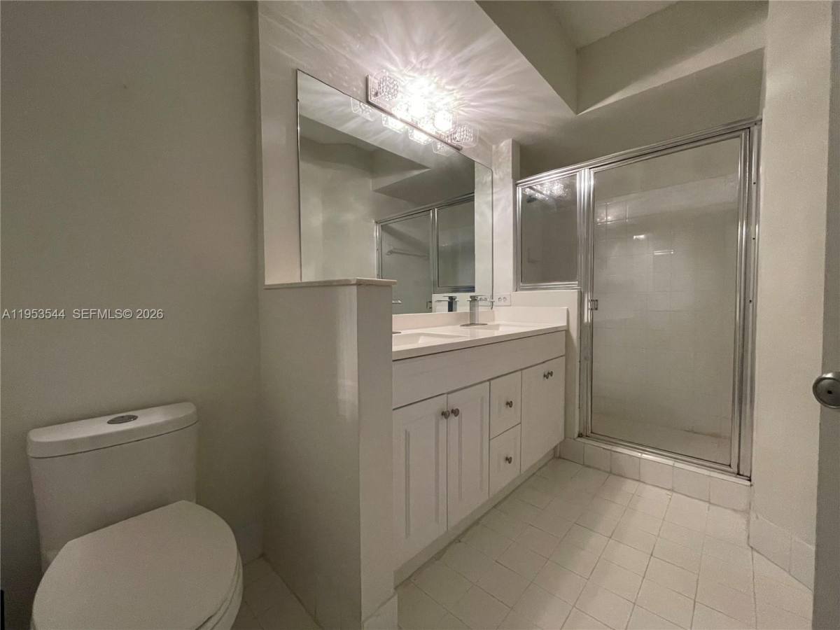 Apartment for rent at 17125 N Bay Rd #3404, North Miami Beach, FL 33160