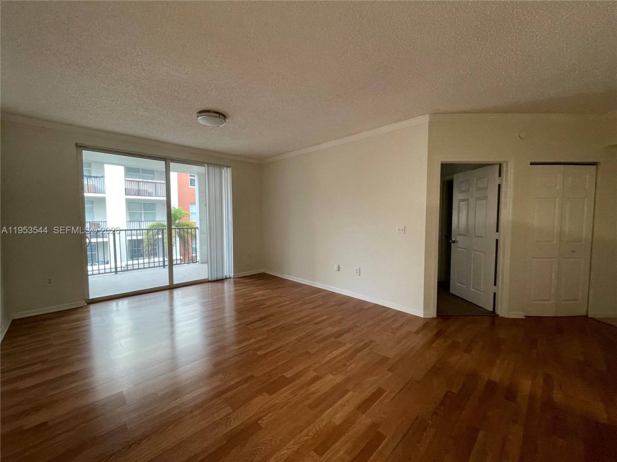 Apartment for rent at 17125 N Bay Rd #3404, North Miami Beach, FL 33160